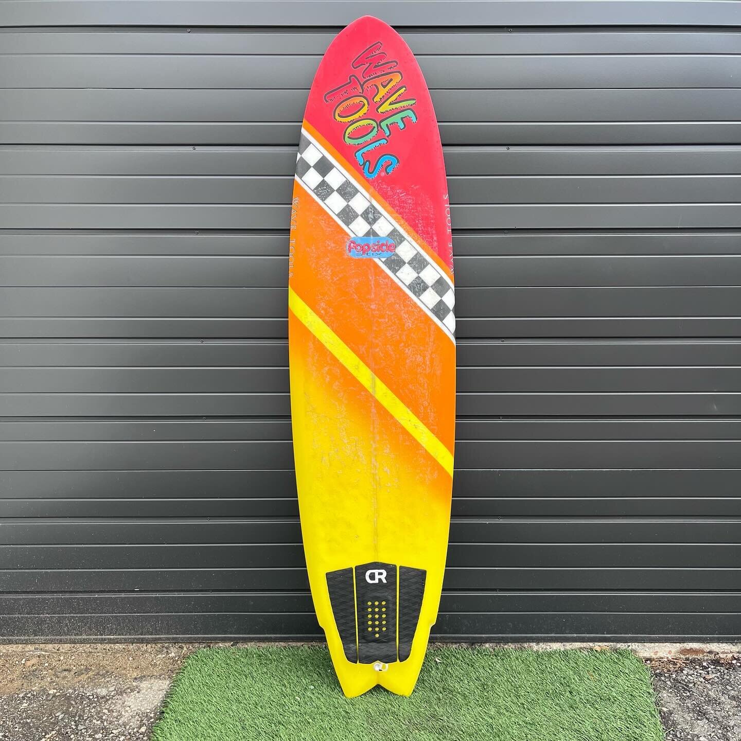 Daves old @wavetoolssurfboards Popsicle is up for sale. 
-
Moderate rocker, fun wide nose, sporty winged back end, and made in the USA 🇺🇸 
6&rsquo;10 x 20.75 x 2.75
-SOLD-