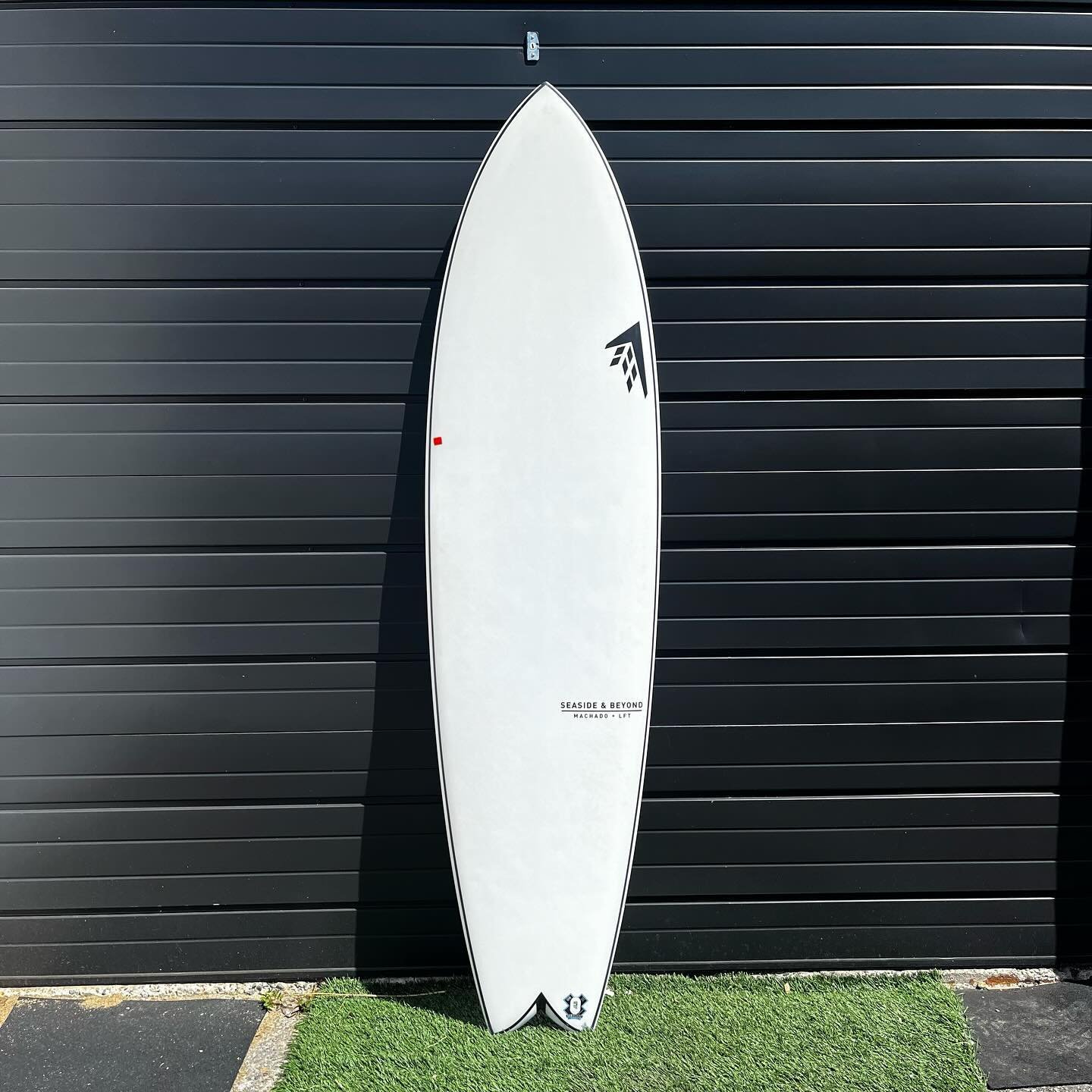 Used once @firewiresurfboards Seaside and Beyond

7&rsquo;0 x 21 3/8 x 2 11/16 @ 45.3L

-$700-