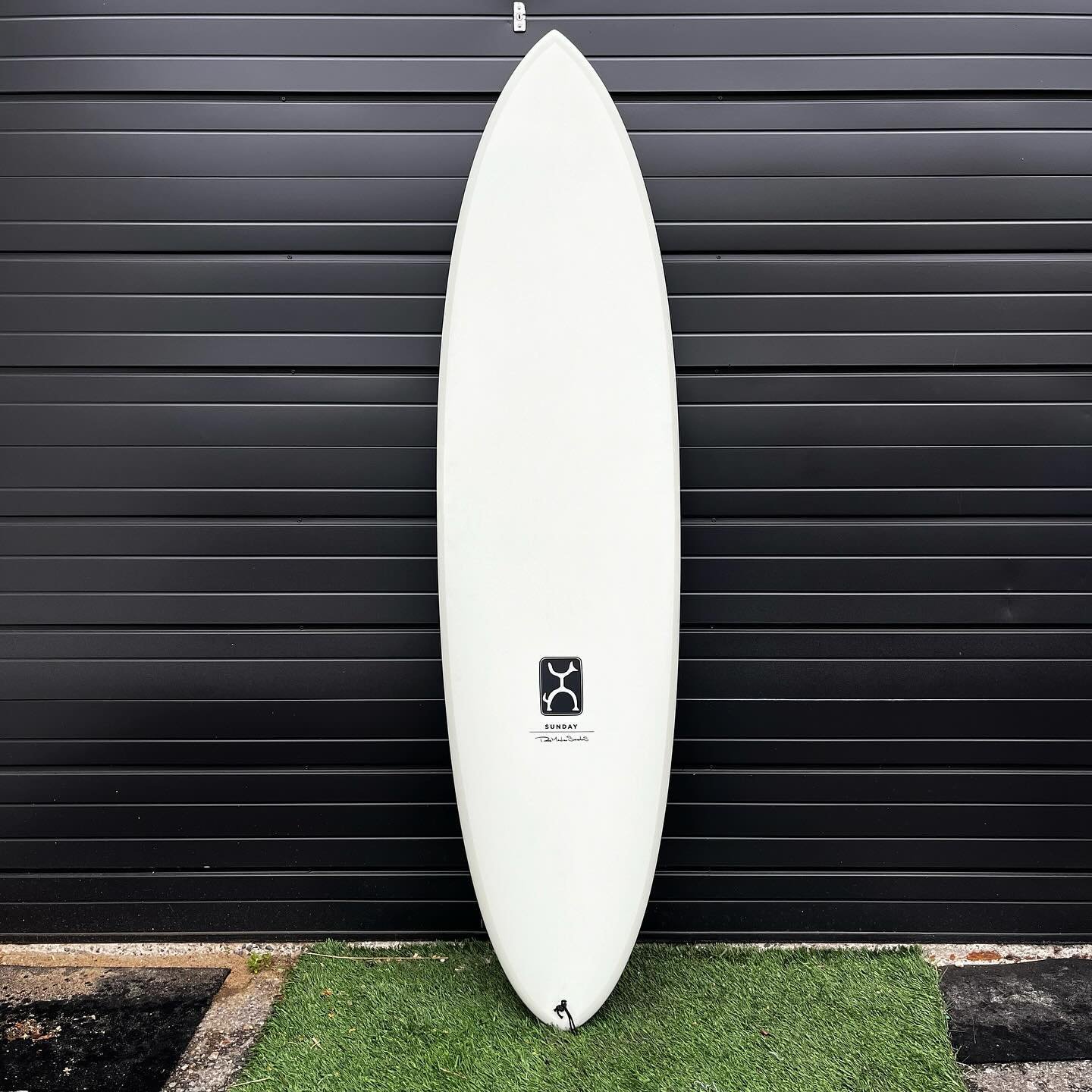 Used @firewiresurfboards Sunday
 Thunderbolt Red 
Like new condition

7&rsquo;3 x 21 7/8 x 3 1/8 @ 56.66L

-$700-