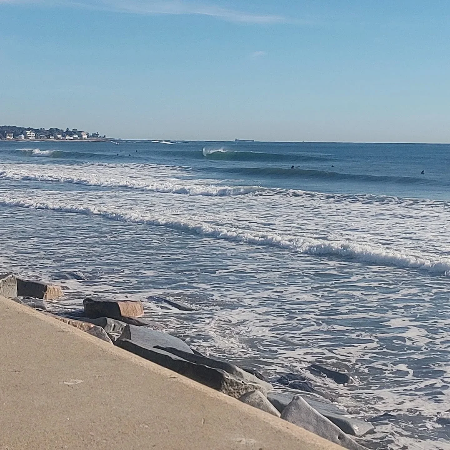 Sunny skies with off shore winds and shoulder high surf. We're off to a good start October 🍂🍁🌊