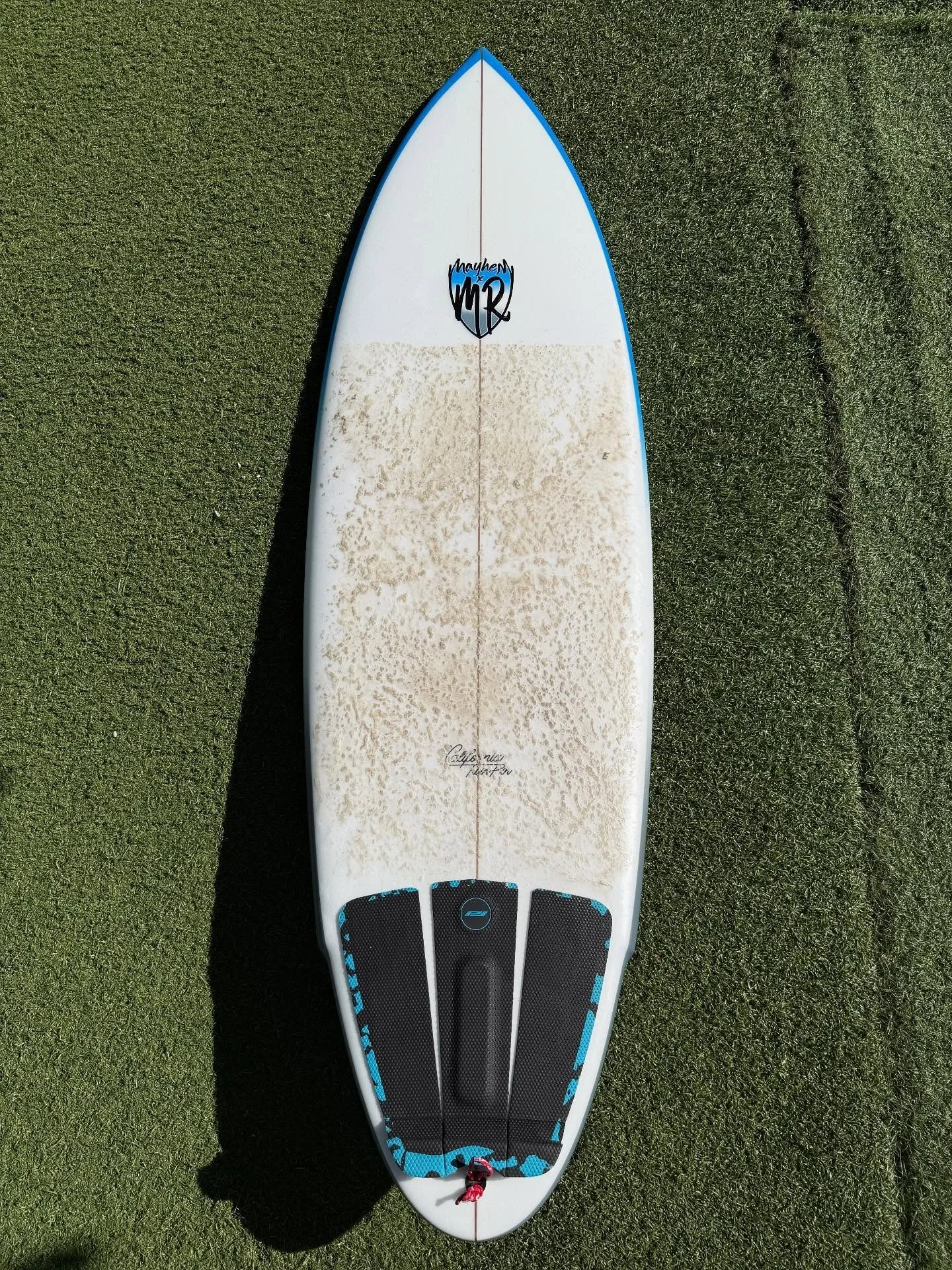 Just in! Used MR California Twin Pin from @lostsurfboards 

The California Twin pin is a fast smooth twin trailer that excels in average to above average waves. 

6&rsquo;0 X 21 X 2.63 @ 36L 

Very good condition. 

Includes @slaterendorfins KS-twin 