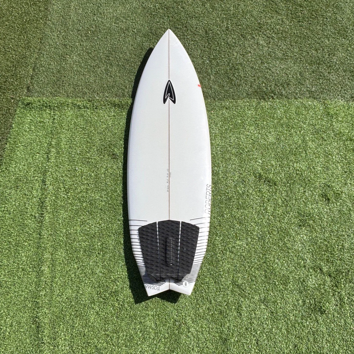 Used @roberts_surfboards Vlad

6&rsquo;2 x 20 1/2 x 2 5/8 x 37.48L

Great grovel board

Mint condition

$399
