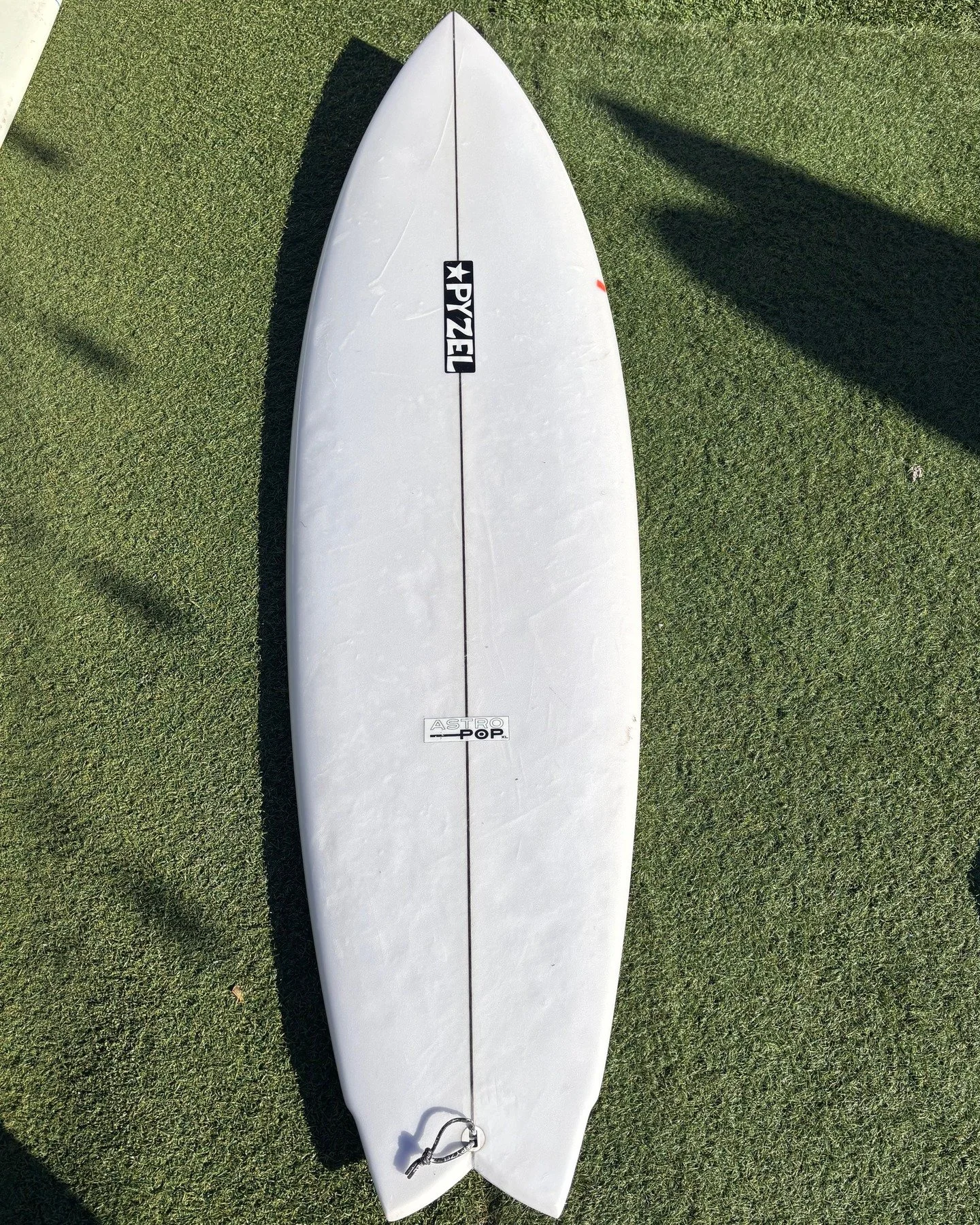 Used Pyzel surfboards Astro pop XL!

The design of the Astro Pop XL is to give you some extra spark and easy paddle in weaker, slower waves, while still keeping a performance edge and fun to ride in good surf

6&rsquo;4 x 21 x 2.94 x 43.6L

Decent Co