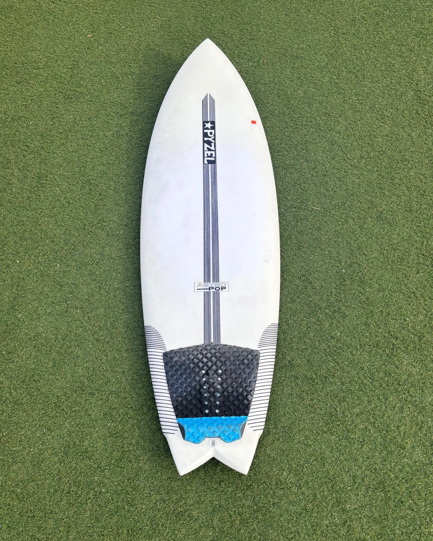 Used @pyzelsurfboards Astro Pop!

5&rsquo;11 x 20.25 x 2.63 x 35.2L

Stringerless Electralite Epoxy

Good condition

$450