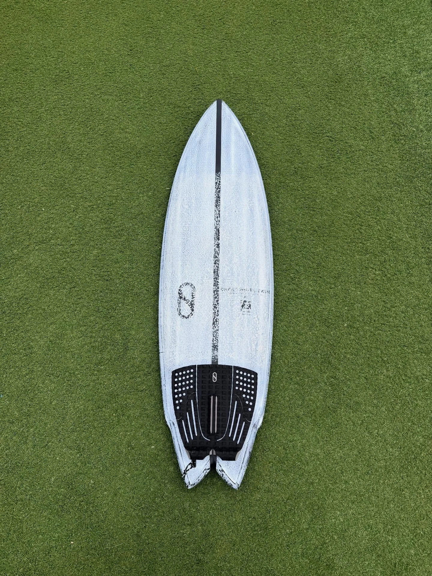 Used @firewiresurfboards Great White Twin

5&rsquo;8 x 19 3/8 x 2 1/2 @ 29L

The GWT is a high performance twin fin designed by Kelly Slater and shaper Mike Woo. 

Mint condition 

-$499-