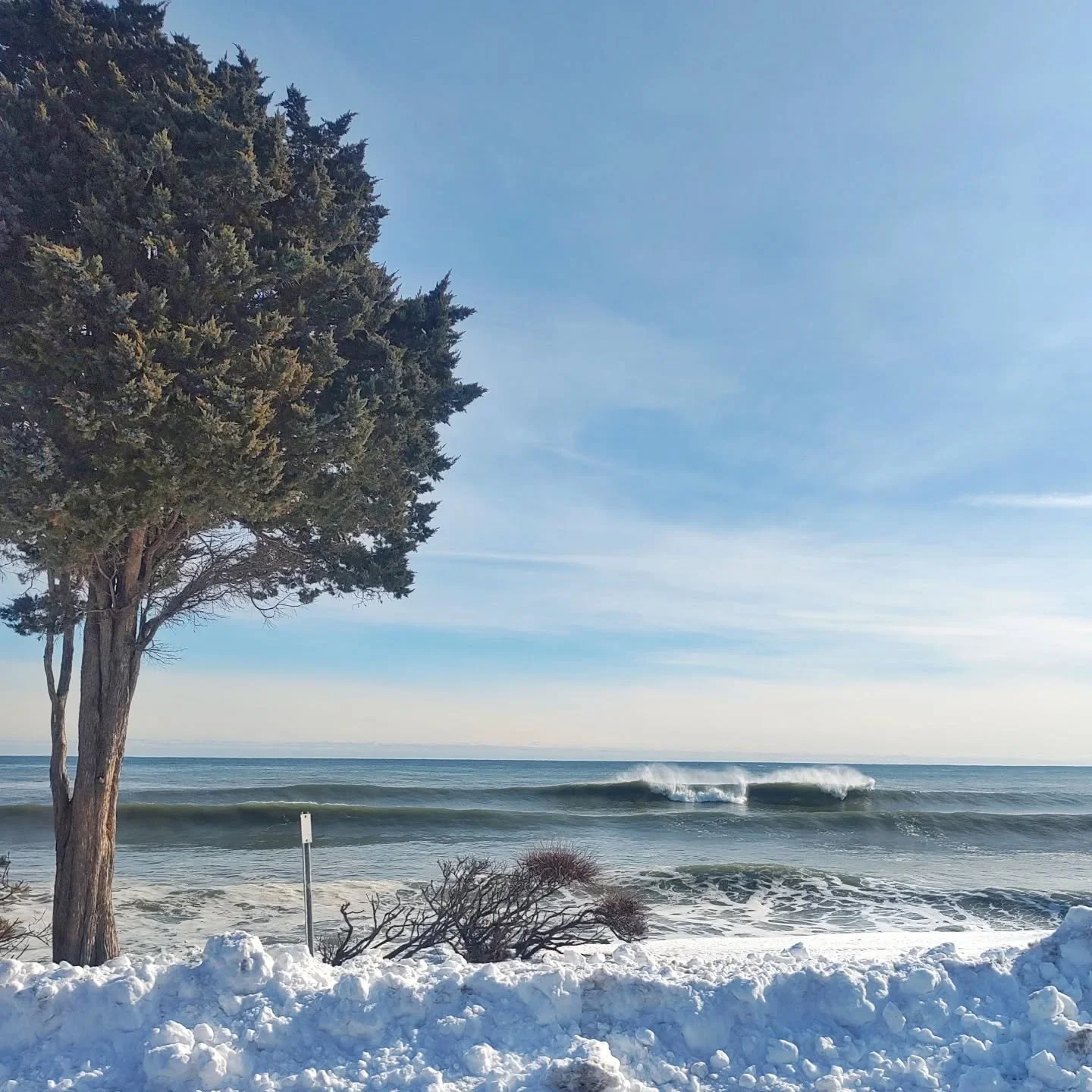 A beautiful winter surf day her in NH ☀️❄️🌊&hearts;️
Here we go February!