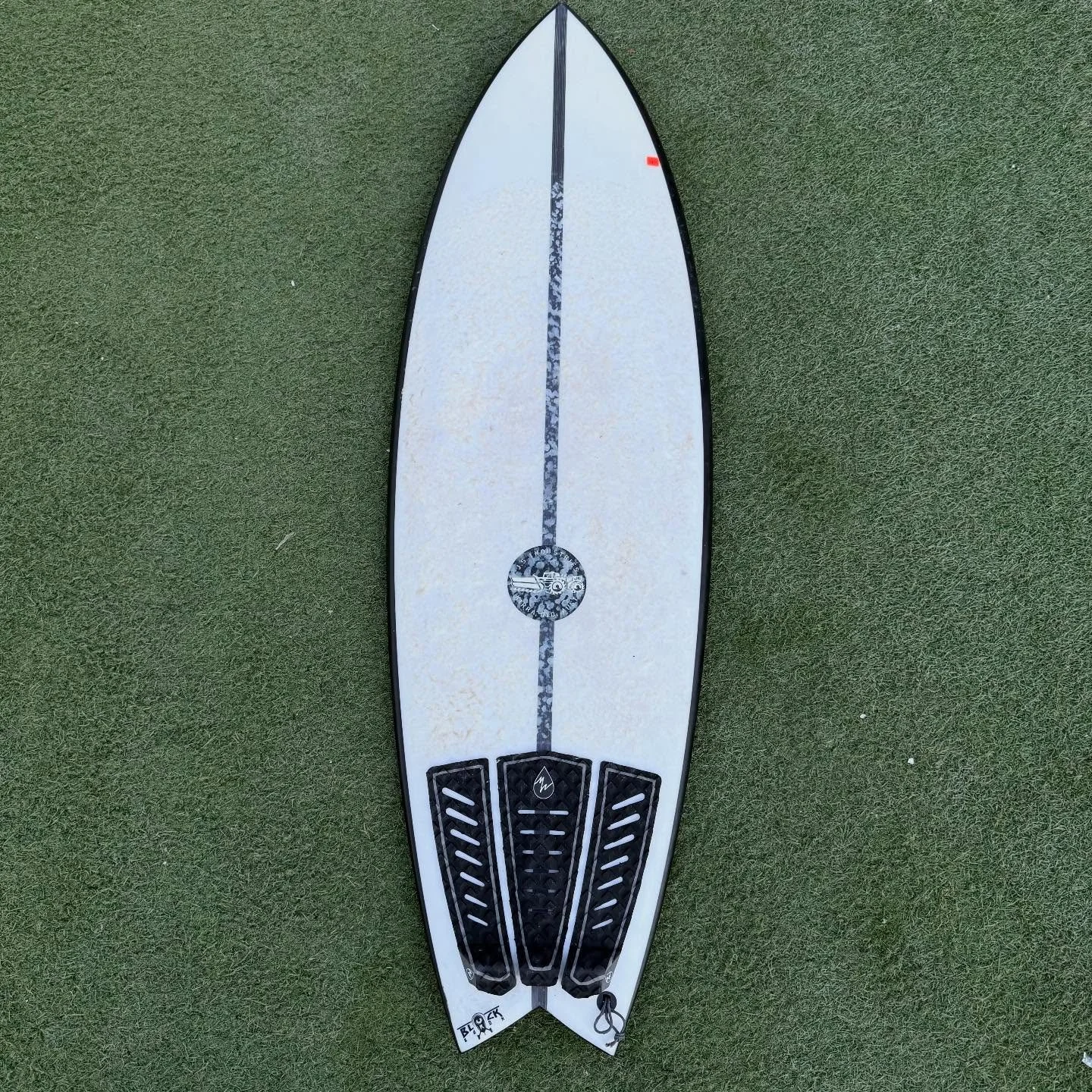 Used @jsindustries99 Black Baron 

5&rsquo;5 x 19 3/4 x 2 5/16 @ 27.5 Liters

Good condition 

-$299-