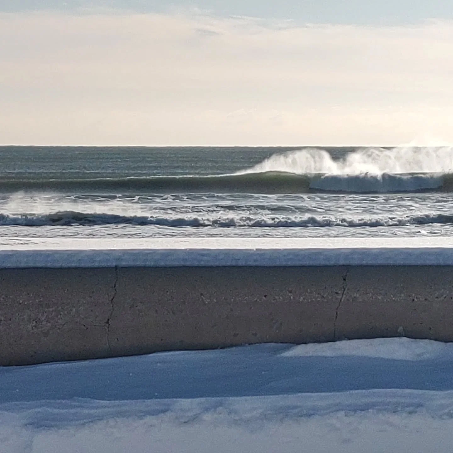 Superbowl Sunday Swell ☀️🌊 🏈
Head high and clean under sunny skies with freezing cold temps and gusty NW winds.