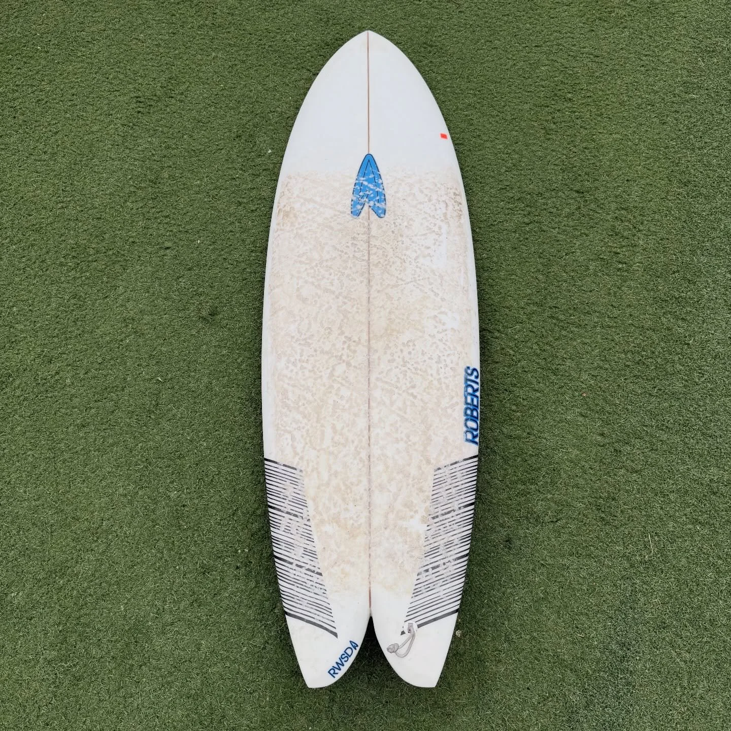 Used @roberts_surfboards Bro Fish Twonzer 

Good condition and comes with Robert&rsquo;s Twonzer fin set

5&rsquo;10 x 21.5 x 2.75 @ 39.6 Liters

-$450-