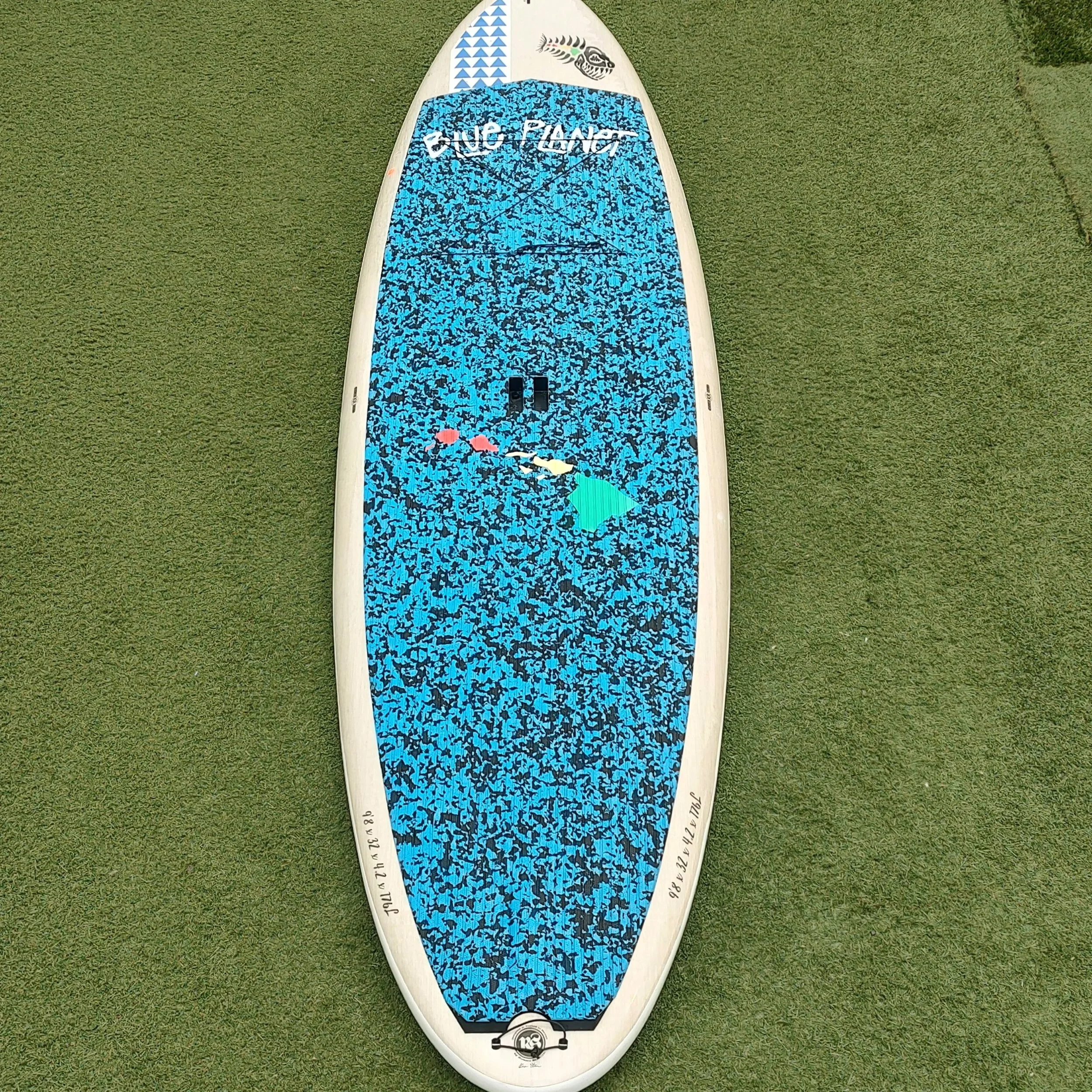 Used Blue Planet paddleboard
9'8 x 32 x 4.2 176L
2+1 fin set up
Good condition
$499