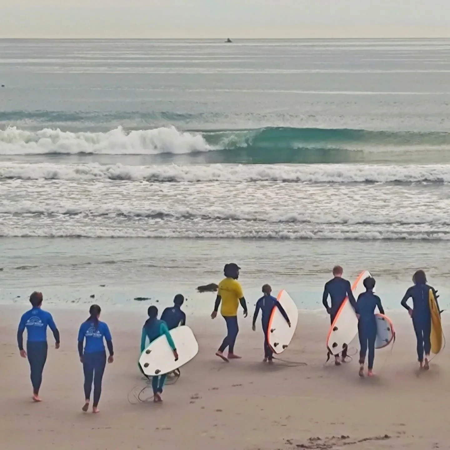 Online booking for Surf Lessons and Surf Camps opens this Friday 
May 1st at cinnamonrainbows.com
☀️🌊🤙