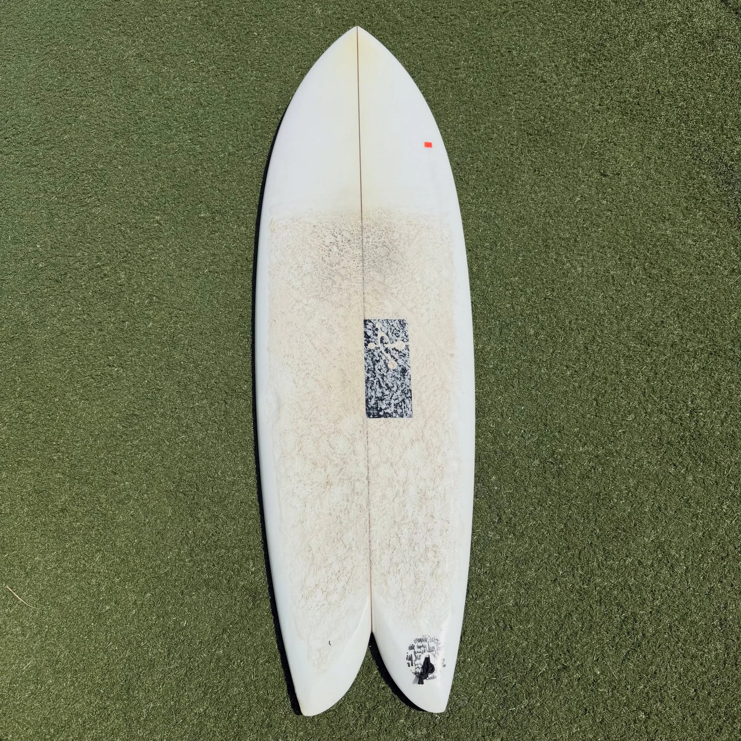 Used @chemistrysurfboards Fish

5&rsquo;9 x 20 1/2 x 2 5/8 @ 35.3 Liters
Good condition

-$350-