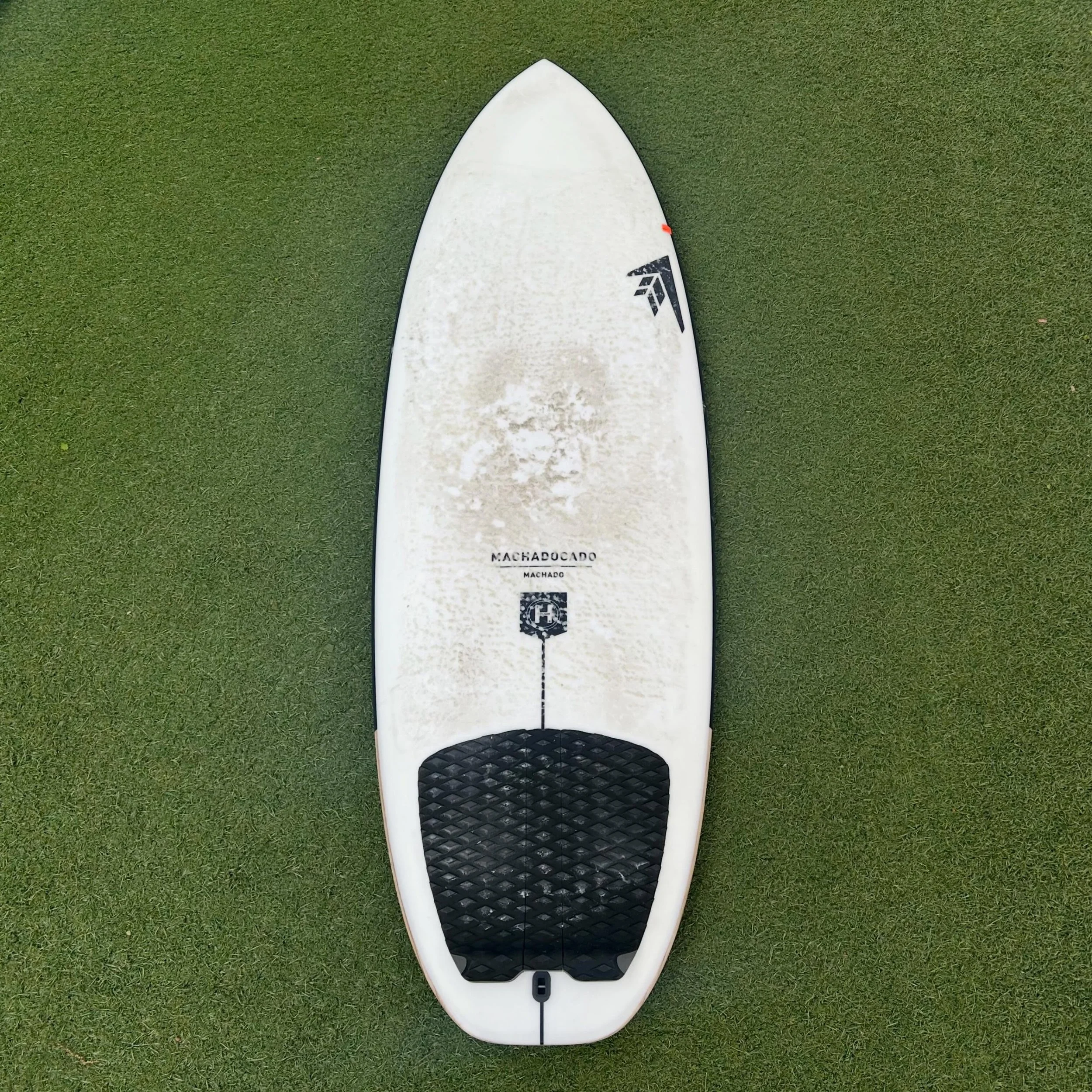 Used @firewiresurfboards Machadocado🥑

5&rsquo;8 x 21 1/2 x 2 1/2 x 34.4L

Excellent Condition 

$599