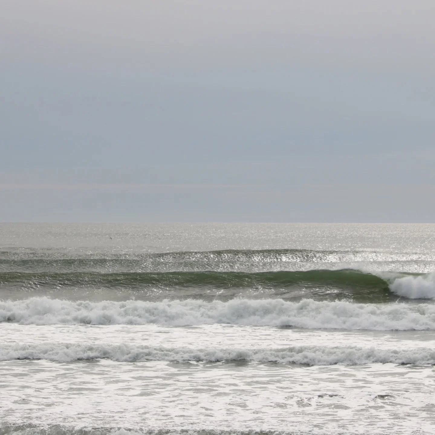 Sunday morning at "The Wall" Head high and clean under partly sunny skies ☀️🌊