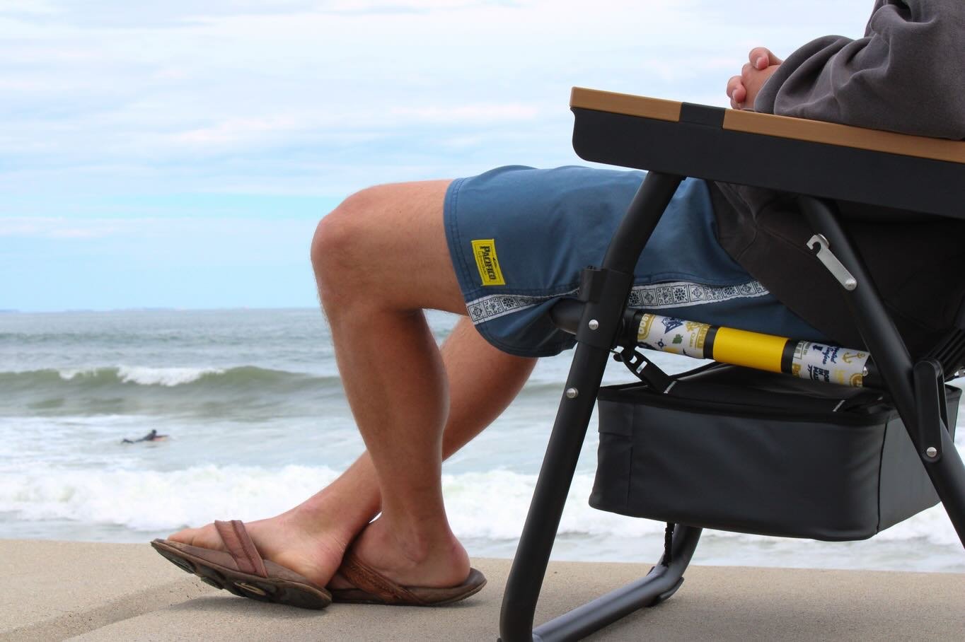 Pacifico X Quiksilver apparel is here&hellip;hoping the warm weather and sun follow soon&hellip; so just 
sit back, relax &amp; wait for it in a Pacifico X @parkitmovement beach chair&hellip;