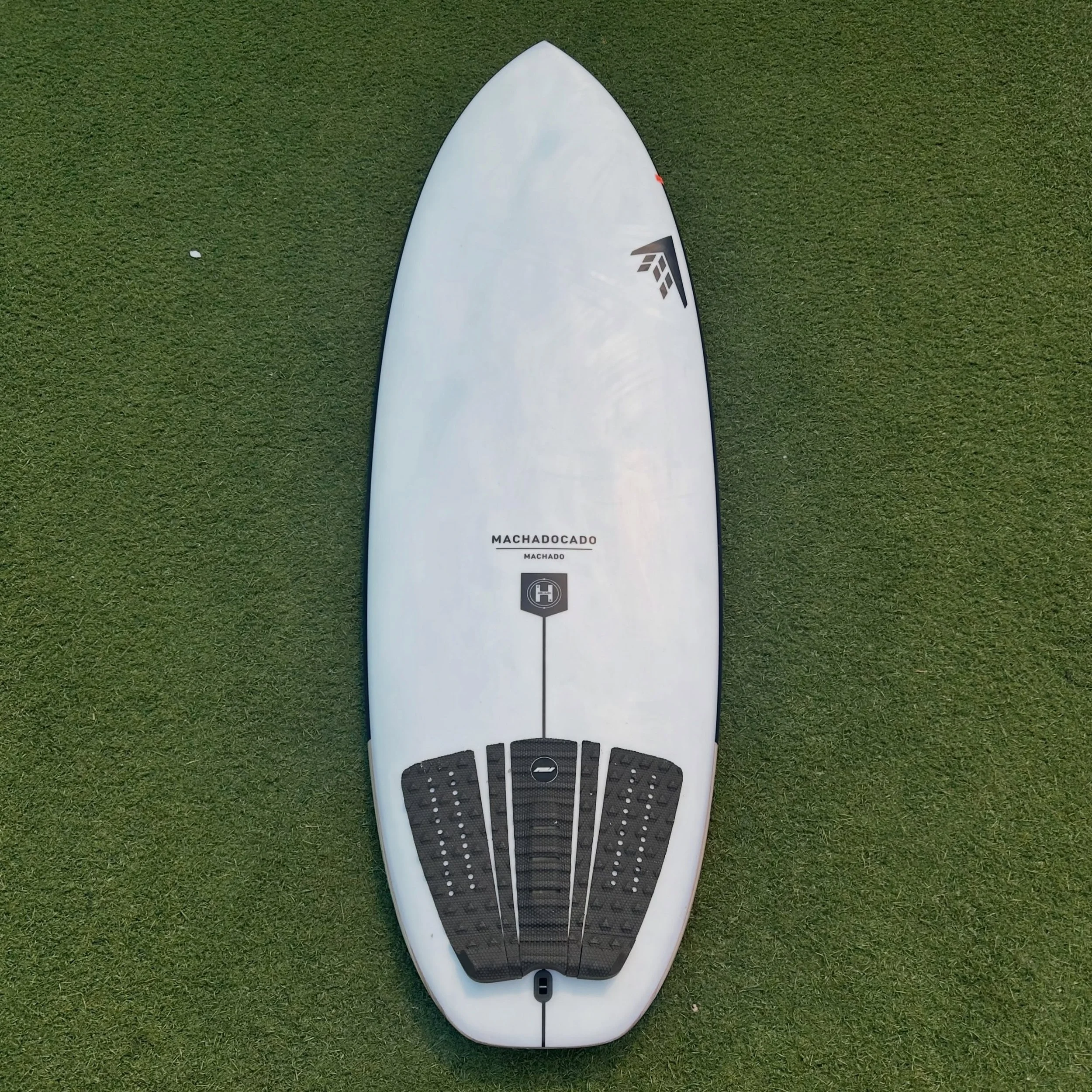 Lightly used @firewiresurfboards Machadocado

6&rsquo;2 x 22 5/8&rdquo; x 2 15/16&rdquo; @ 47.1L

Excellent condition 

$599