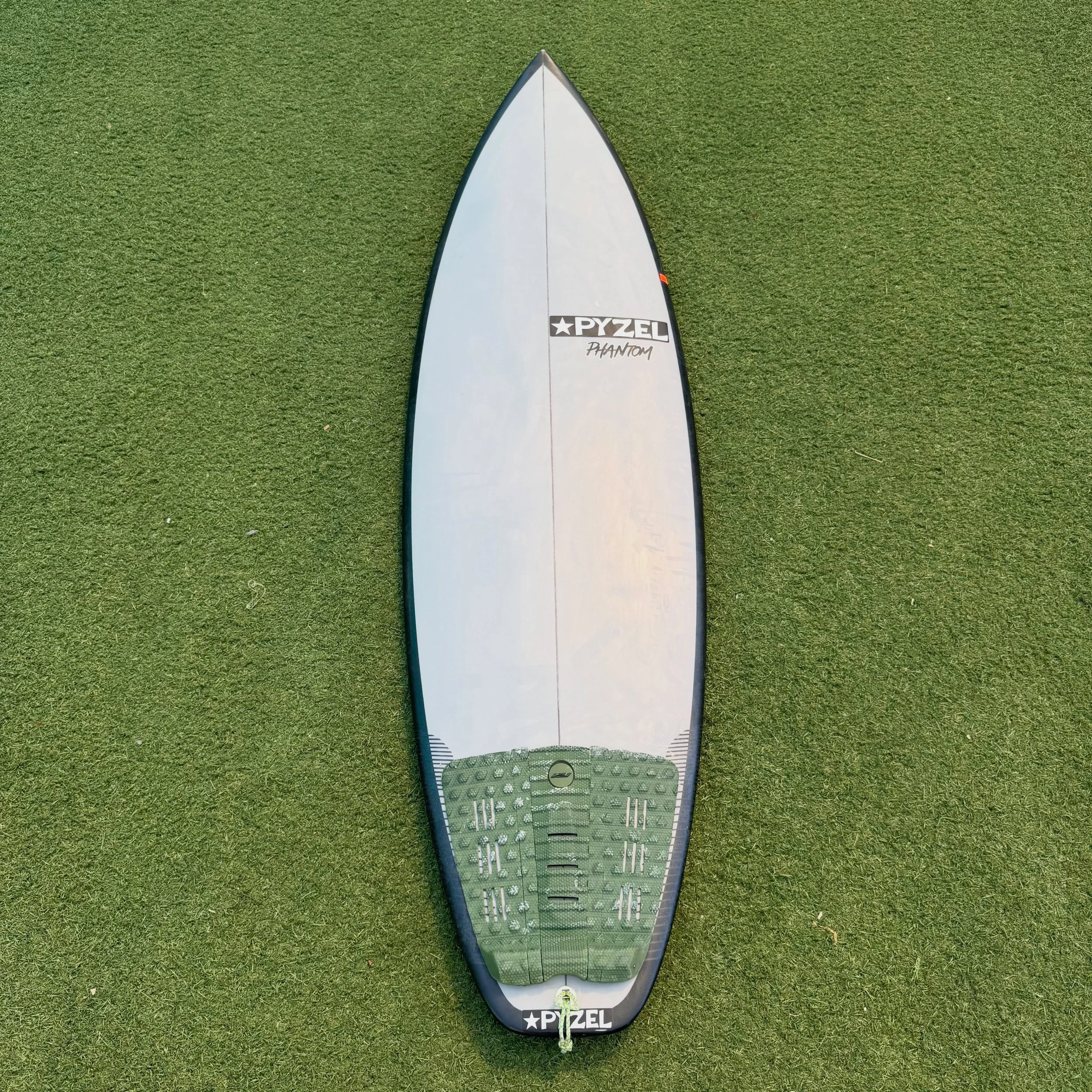 Used @pyzelsurfboards Phantom 

Good condition

6&rsquo;1 x 20.25 x 2.63 @ 34.4 Liters

-$399-