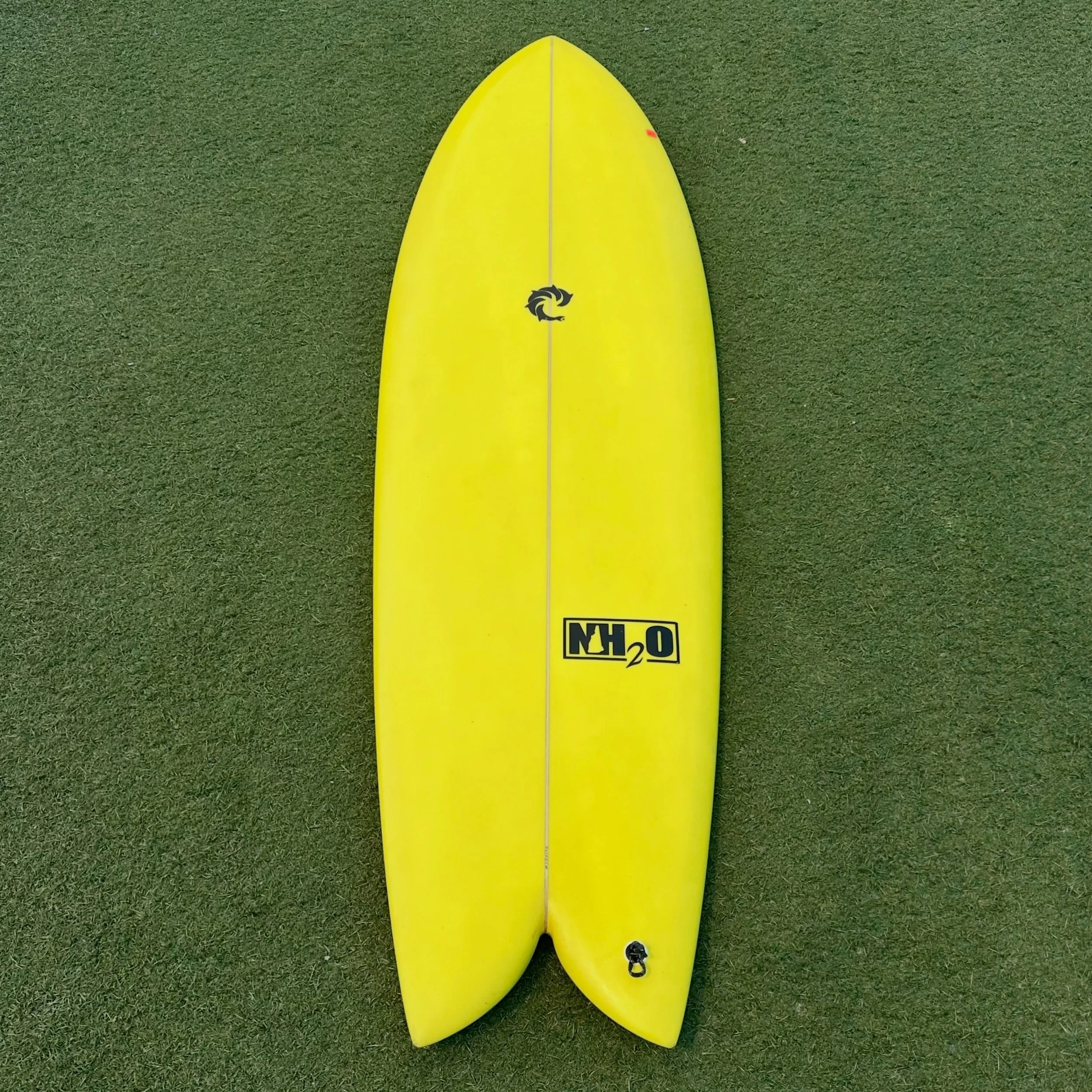 Used @wrv1967 Wahoo

5&rsquo;8 x 20 1/2&rdquo; x 2 3/8&rdquo; 

Twin Fin

Good condition 

-$349-
