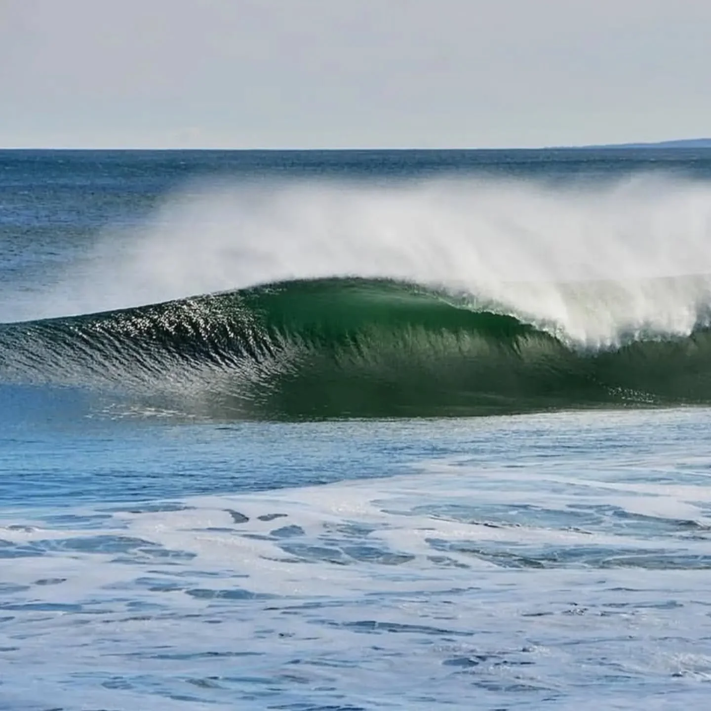 Surf is finally in the forecast,  however the winds may be an issue. 📷 @ralphsic from Sept 2020.