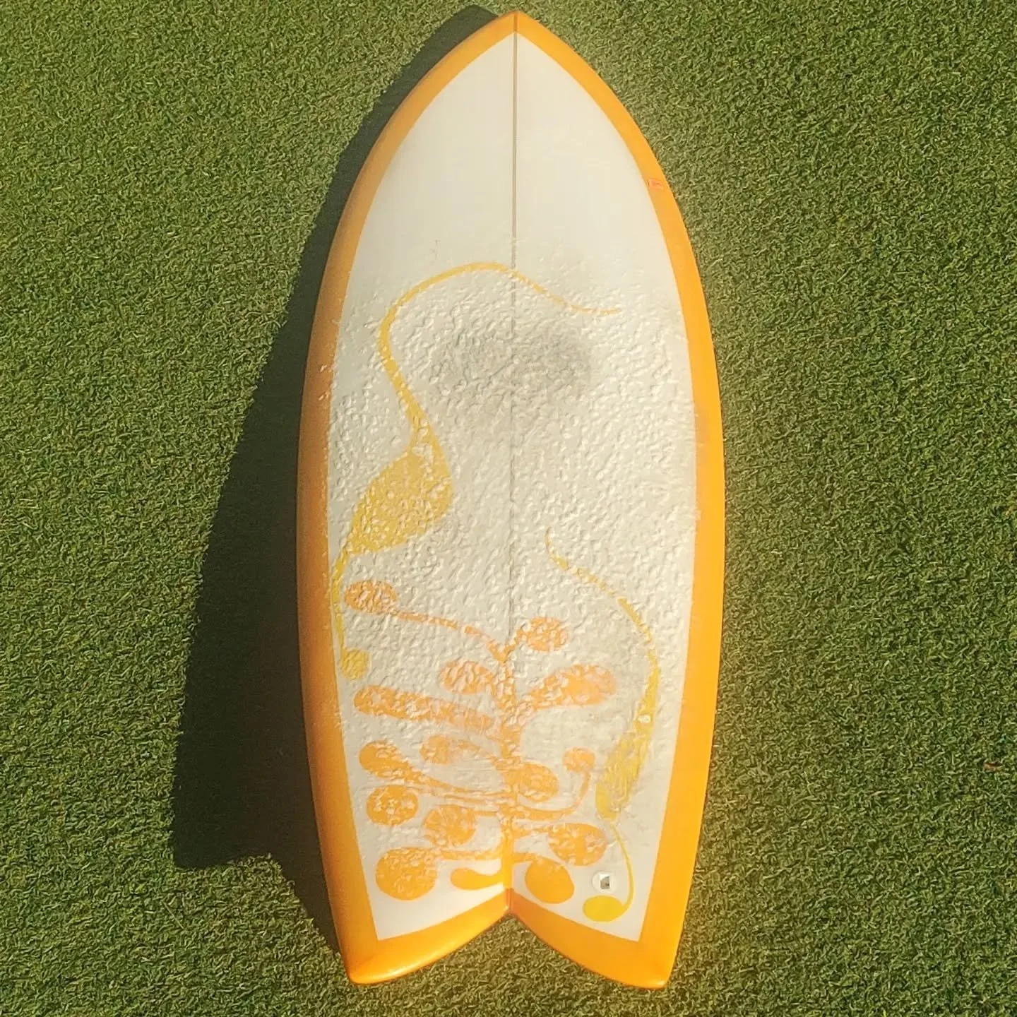 Used 5'8 @jonwegenersurfboards
Glass on twin keel 
20 3/4 x 2 3/8 
Great condition
$699