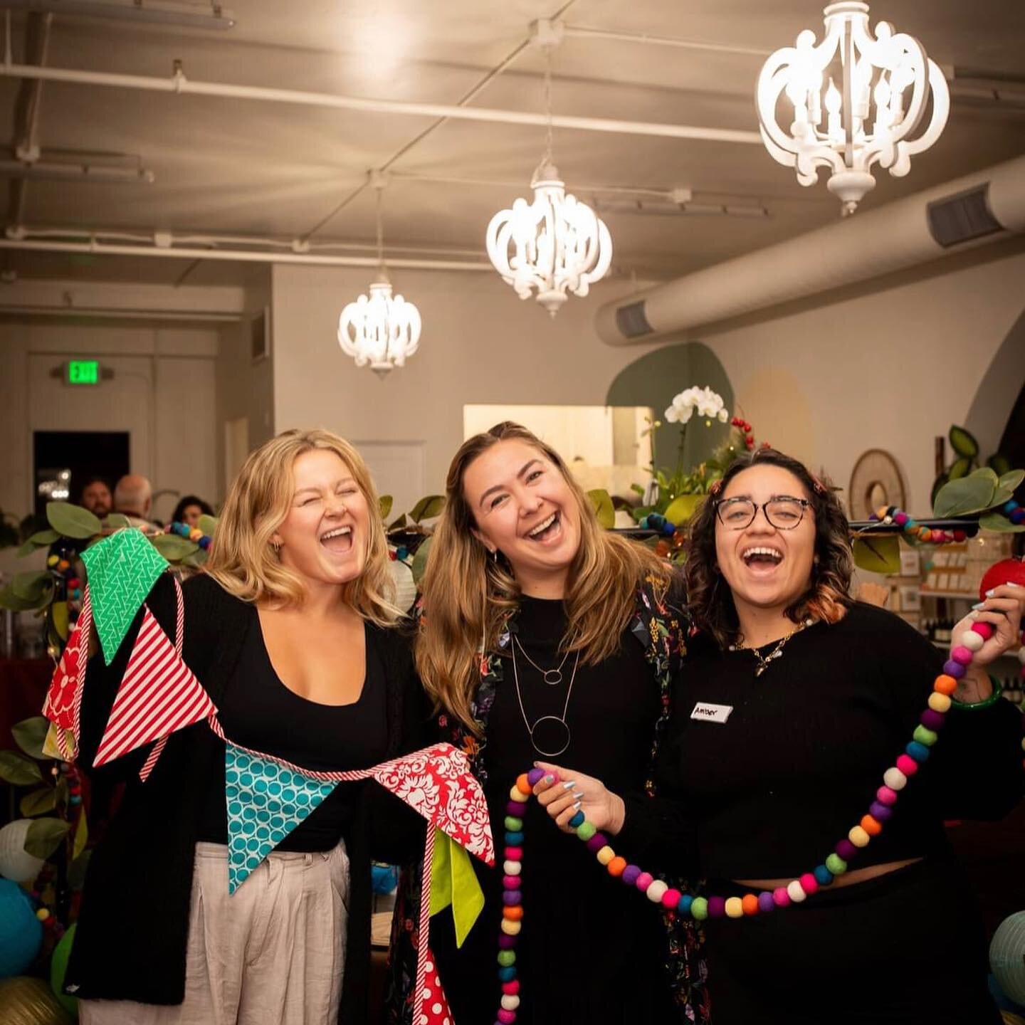 We had a blast cohosting the #sustainablesoiree this past Friday with our friends from @sunkissedpantry @joinwinecult @ecostiks and @raizfelizshop @womenseconomicventures 🌱 ✨ 🎉 🎄 

So grateful to have a community of local business owners that are 