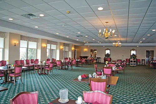 Spacious Window-Lined Dining Room at St. Louis Altenheim