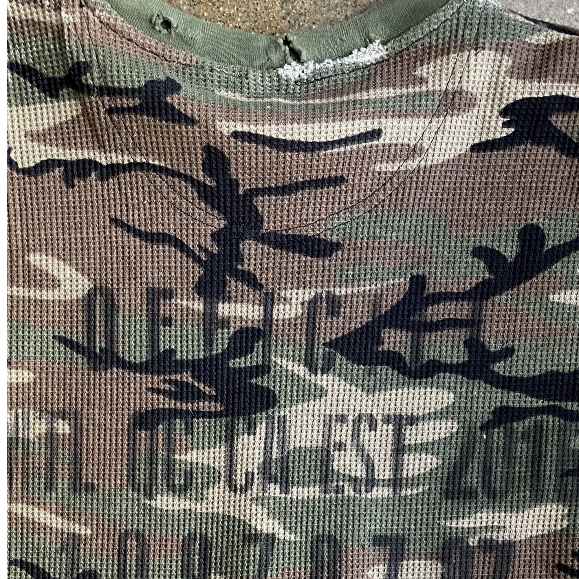détails camo tee 4.png