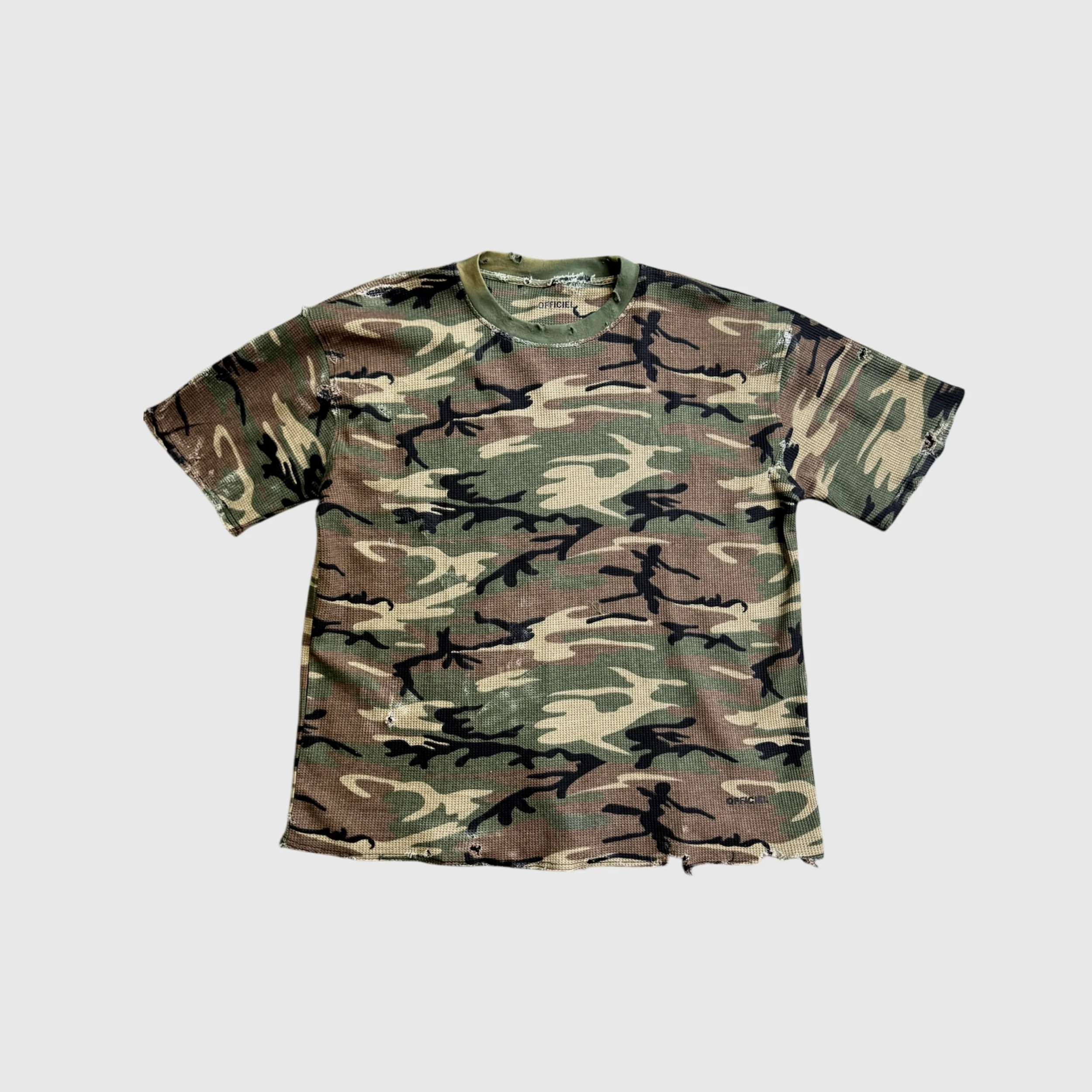 DISTRESSED CAMO THERMAL TEE