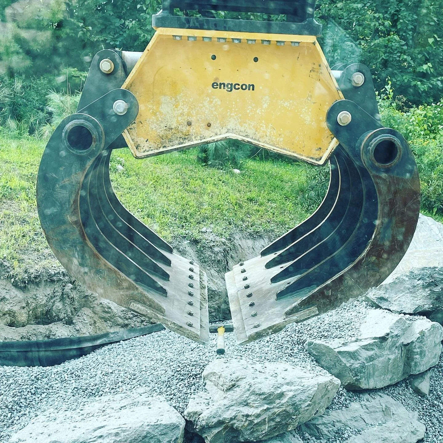 @engcon_na makes a good hammer holder @milton_cat #335nextgen