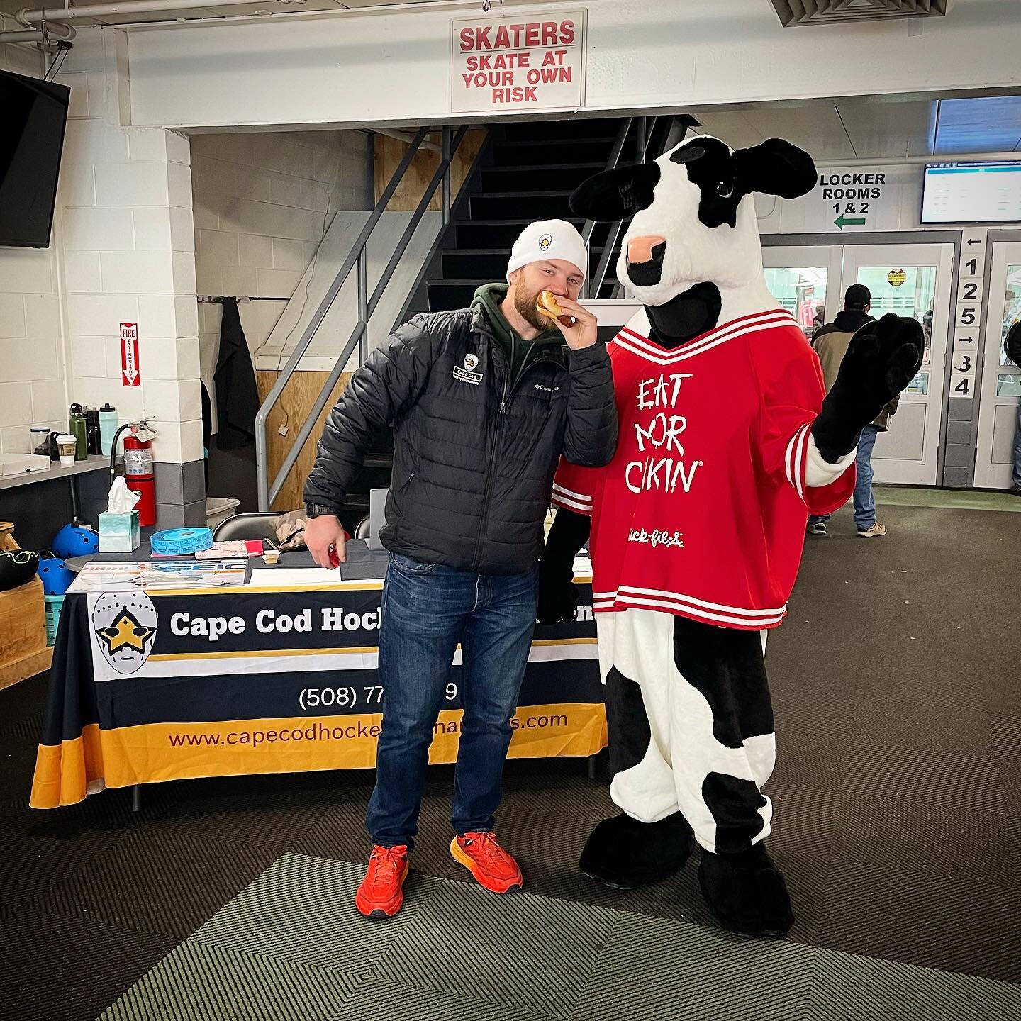 Don&rsquo;t forget to enjoy @chickfilacapecod today at @tonykentarena today!🍴🐣

Yum yum yummm 😋 They will be here until 3pm!

#capecodhockeytournaments #hockey #capecodhockey #capecod #capecodfun #icehockey #fun #nhl #tournaments #linkinbio #ccht 