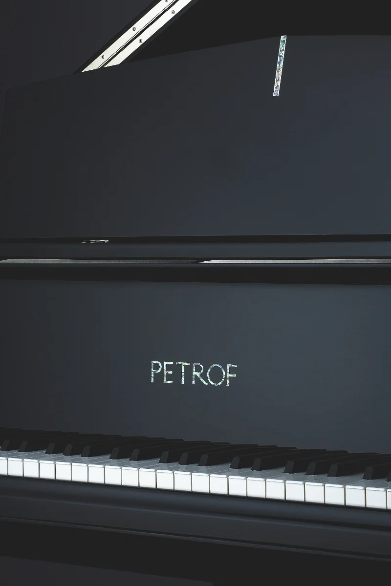 Petrof logo fallboard.jpg