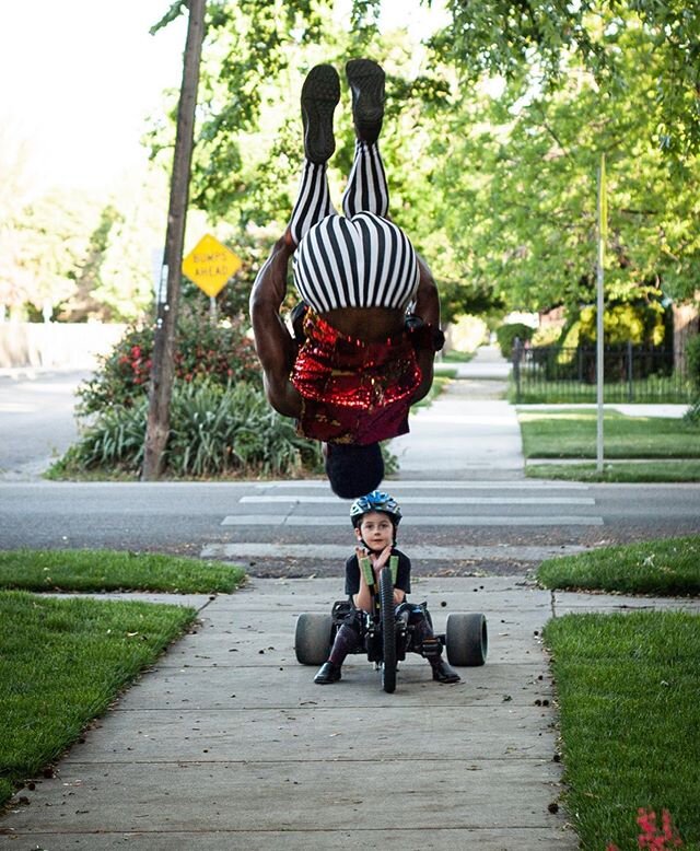 Sharing smiles in Hyde Park tonight! If you want to share a gift or tip with the BCG performers contact us here: boisecircusguild.com or PayPal boisecircusguild@gmail.com OR via CashApp $boisecircusguild OR send us a message!