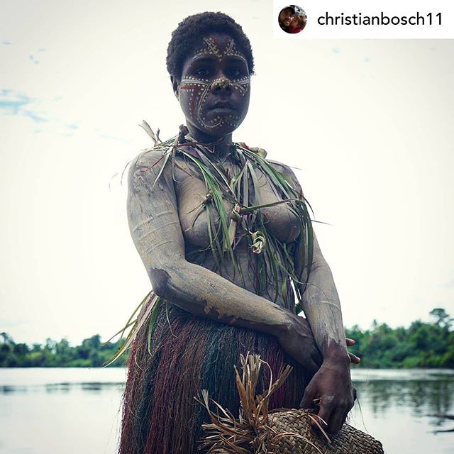 📷: Posted @withrepost &bull; @christianbosch11 KUNDIMAN VILLAGE (EAST SEPIK, PAPUA NEW GUINEA). #xfviajes @xfviajes #streetshot #travelphotography #portraitshoot #papua #people #karawari #sepik #streetview #travelphotographer #portraitphotography #p