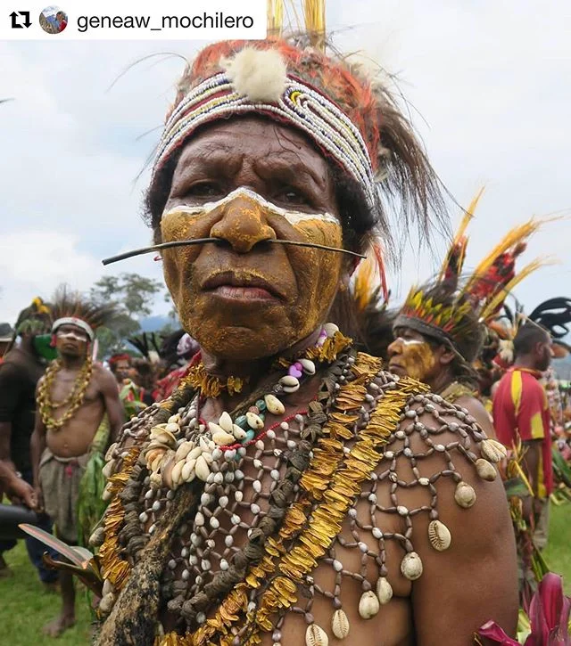 📷: @geneaw_mochilero #repost
・・・
A participant at the Goroka Show. #png #papuanewguinea #gorokashow #goroka #singsing #traditionaldress