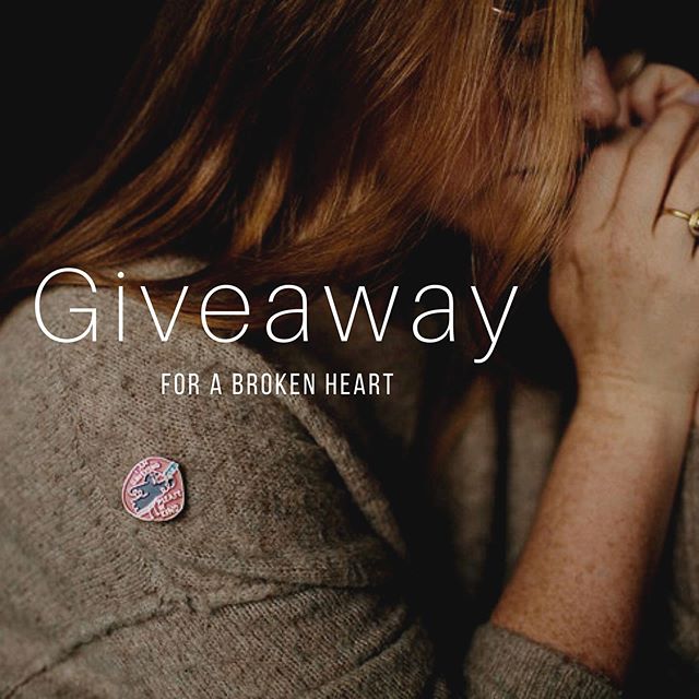 ˒ GIVEAWAY ˓  Im gifting four of you a golden pin in the next 24 hr, and keeping it super quick &amp; easy. ⁣
My hope is that 4 people can have a pin to wear for the rest of the holidays... a way to wear their heart on their sleeve. ⁣
⁣
It&rsquo;s so