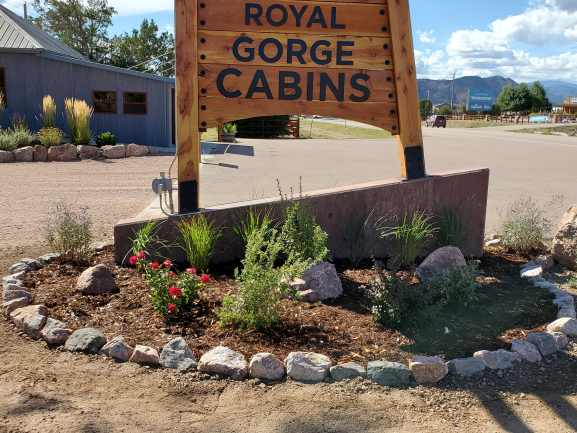 Royal Gorge Cabin Sign Bed.png