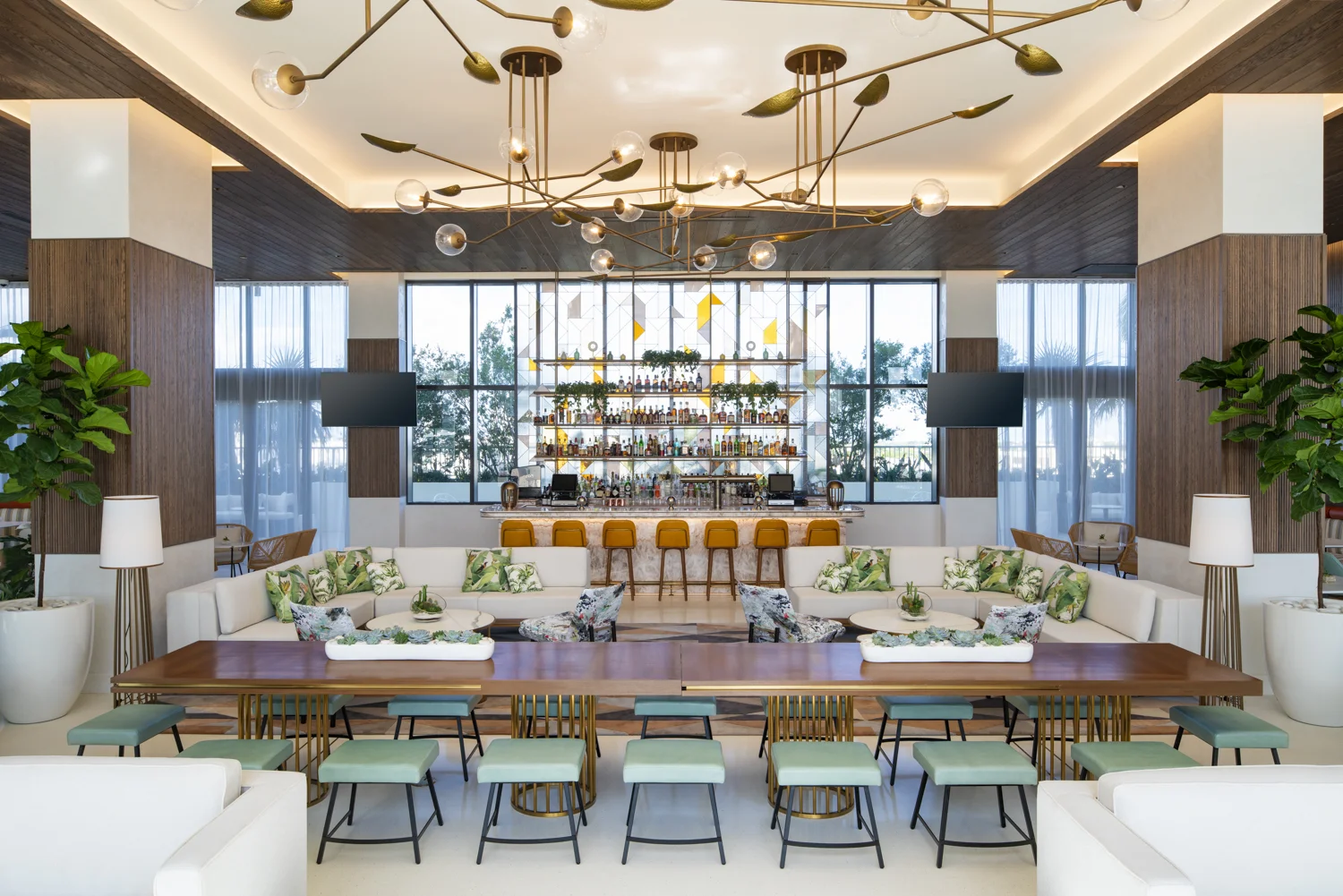 Dalmar Lobby bAr image001.jpg