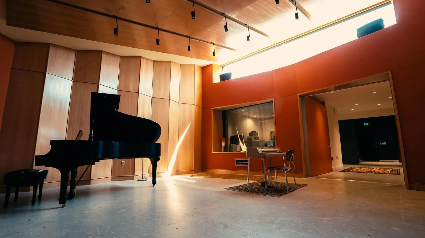Our dear, sweet and sassy @alexlillyland opened a beautiful recording studio in Atwater Village with her guy @alanpchang. I recorded there the other day and it was so grand on that grand piano. Go check it out!!! @swandivesound
