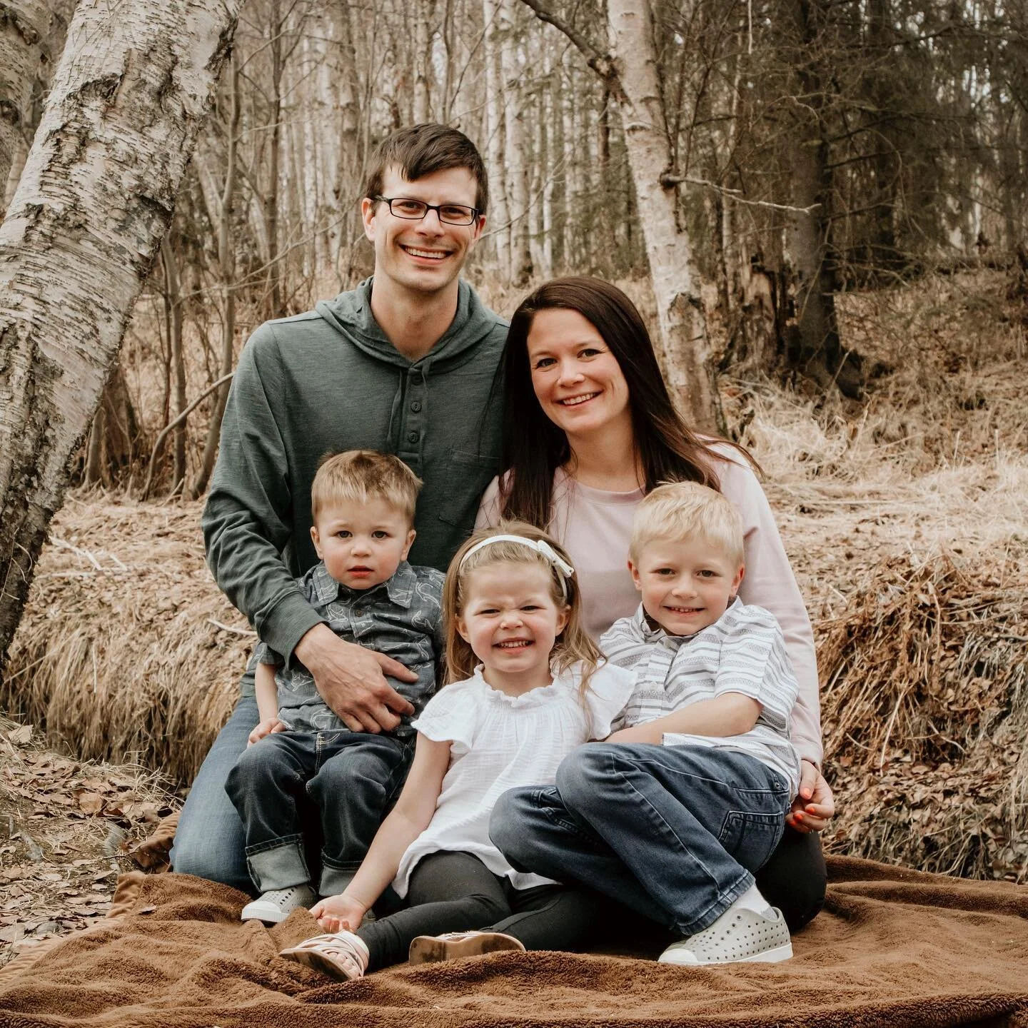 Family photos are important! Life is busy, I understand that&hellip; but take the time to capture these moments. Let me help! 

My summer availability is filling up fast so get on the books ASAP! 😘

Regular sessions and Mini sessions available (mini