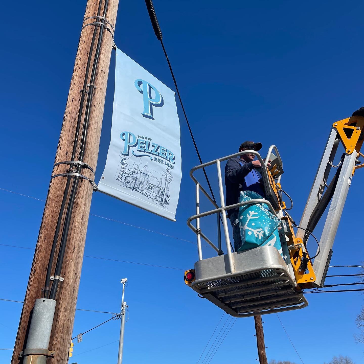 We will never not pinch ourselves when we see something we created out in real life! It has truly been an honor to work so closely to Town of Pelzer to bring their new brand to life. ⠀ ⠀ These street banners will stay up all year and will be spread o
