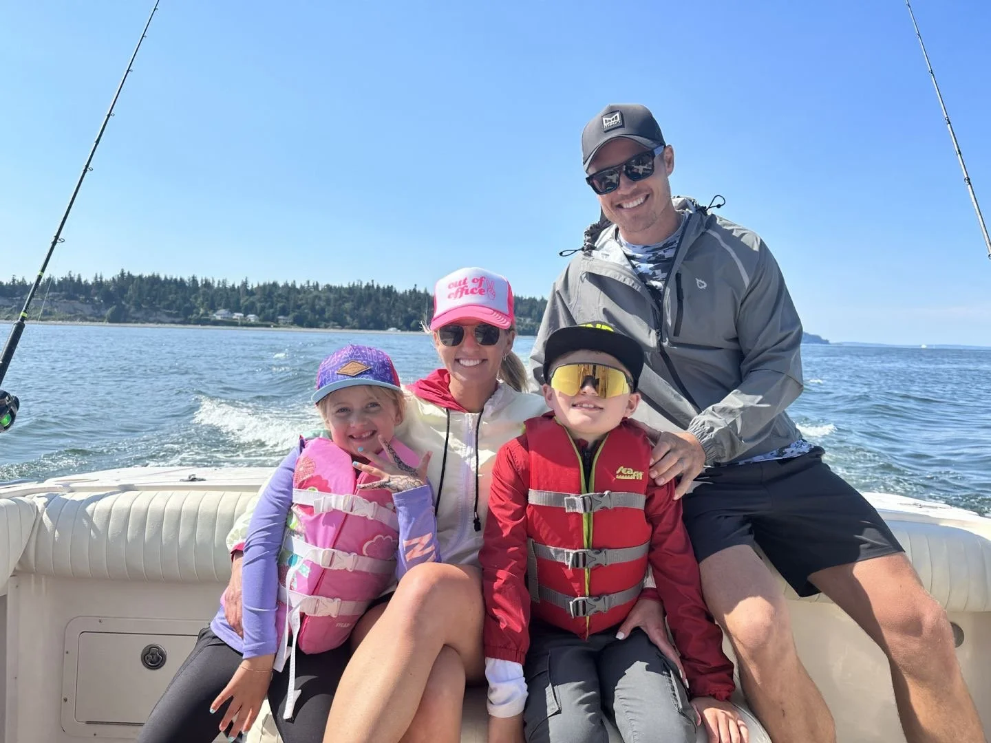 a family of four on a boat enjoying a salmon charter with windknot guide pouget sound