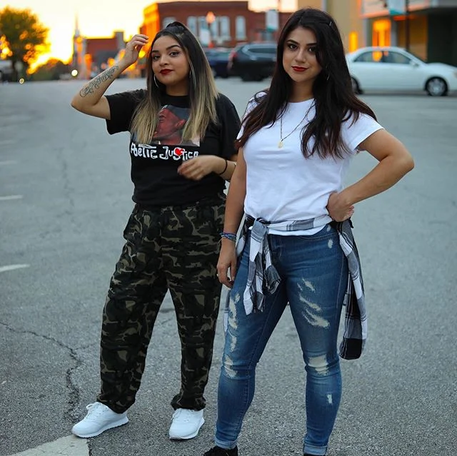 Primas. Just a hint of 90s chola. Check out the newest #cafecitogalleries link in bio. 
#diosfamilyandcafecito #fotosbyselina #primas #hispanicheritagemonth