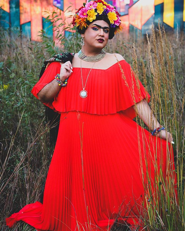 Frida Kahlo inspired! I was so honored to help share a powerful story of self acceptance and coming out!

#fotosbyselina #kansascityphotographer #diosfamilyandcafecito #cafecitogallery #lgbtq #fridakahlo