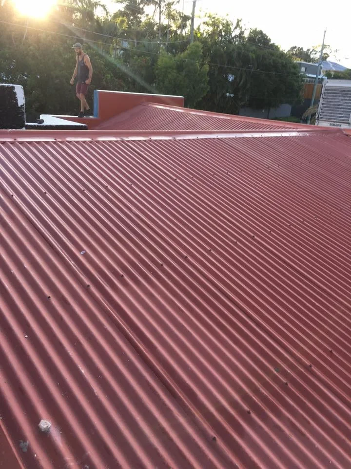 Macs_Café_Roof_before.JPG