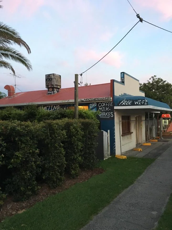 Macs_Café_Roof_Front_Before.JPG