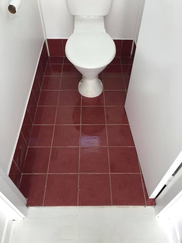 Toilet_Tiles_before.JPG