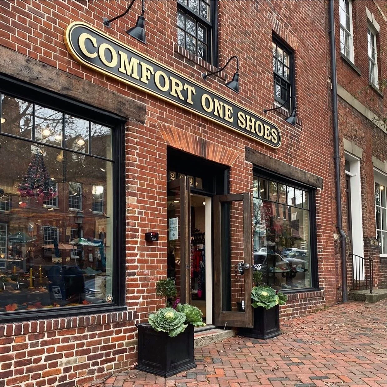 King Street shoe connoisseur (and our newest member👏🏼) has new spring colors in stock! @comfortoneshoes 👢👟👞
