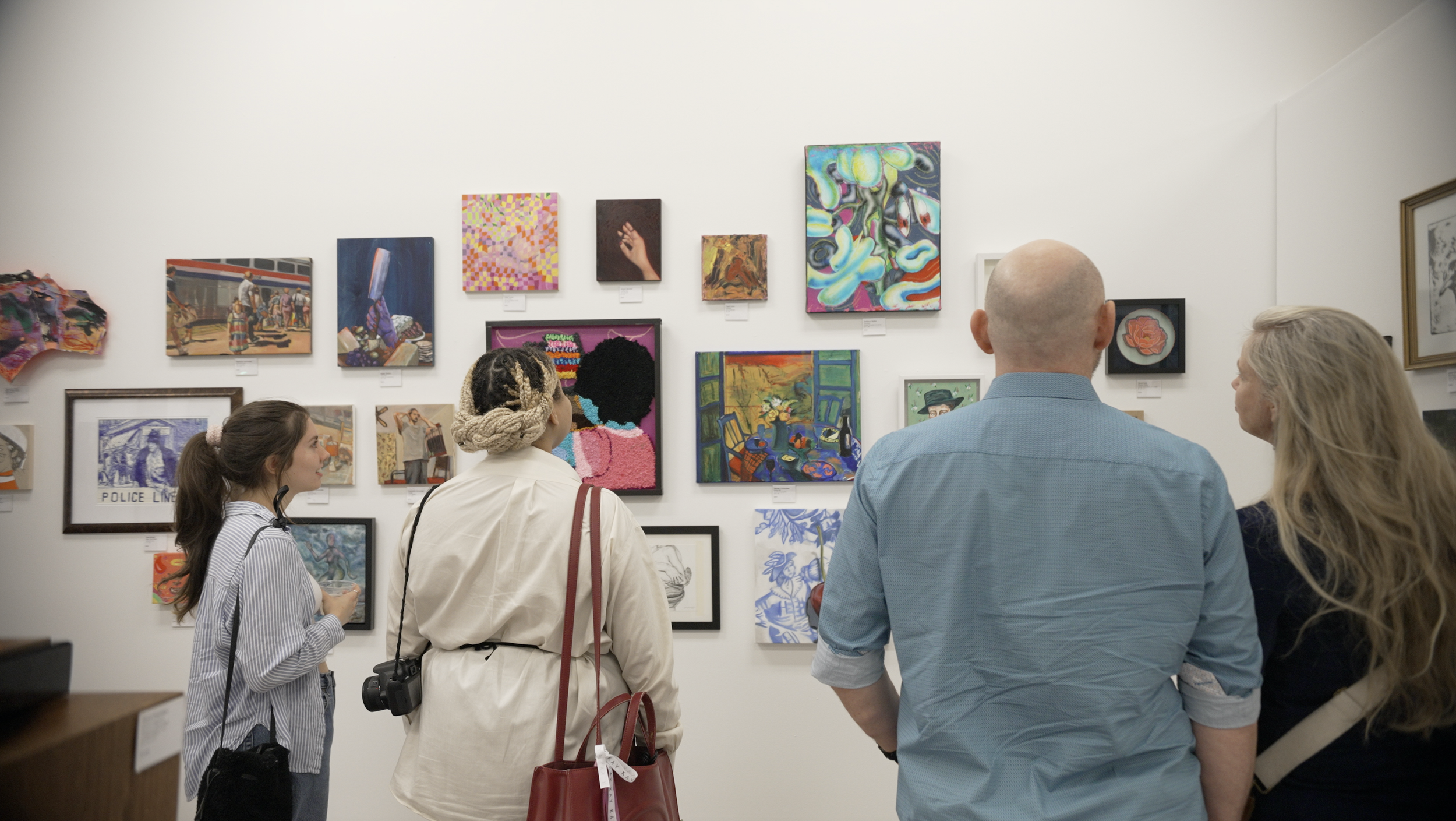 "Presents" Group Exhibiton