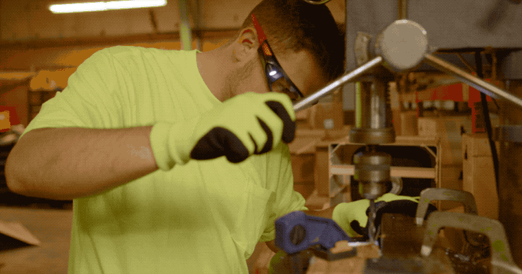 CoastSafetyComp_Gogglesmov.2021-03-3016_06_47_760x.gif