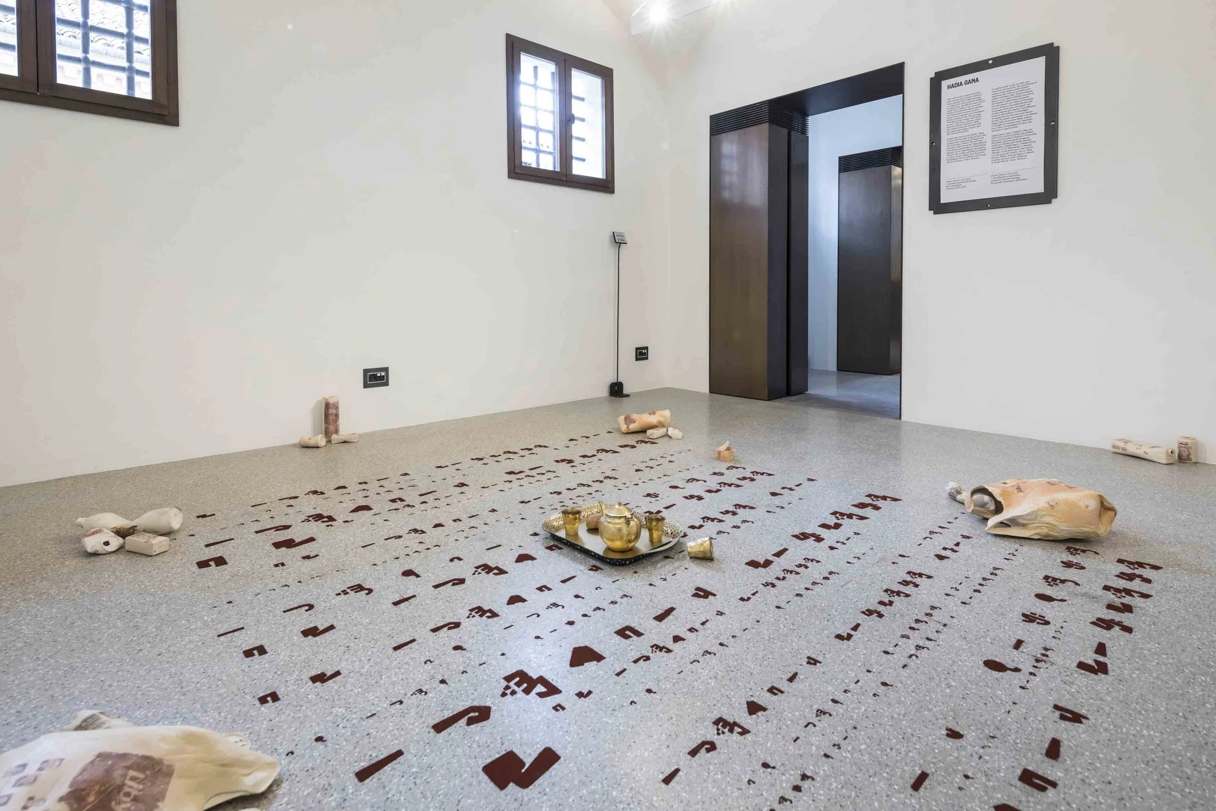  Hadia Gana,  Zarda (Picnic)  (2011-2018) Ceramics and colored powder floor installation. 
